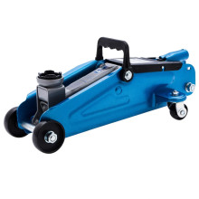 Домкрат гидравлический подкатной, 2 т, h подъема 140-340 мм, в кейсе Stels Домкрат гидравлический подкатной, 2 т, h подъема 140-340 мм, в кейсе Stels