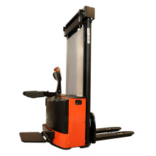 Самоходный электрический штабелер RAKUDA BPLW 2000 45 с платформой для оператора Самоходный электрический штабелер RAKUDA BPLW 2000 45 с платформой для оператора